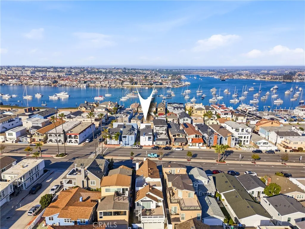 820 W Balboa Boulevard, Newport Beach, California 92661 home-pic-3