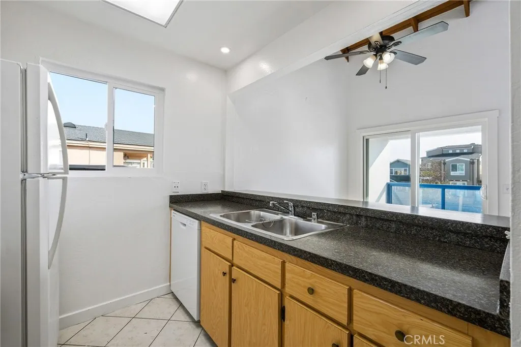 820 W Balboa Boulevard, Newport Beach, California 92661 home-pic-32