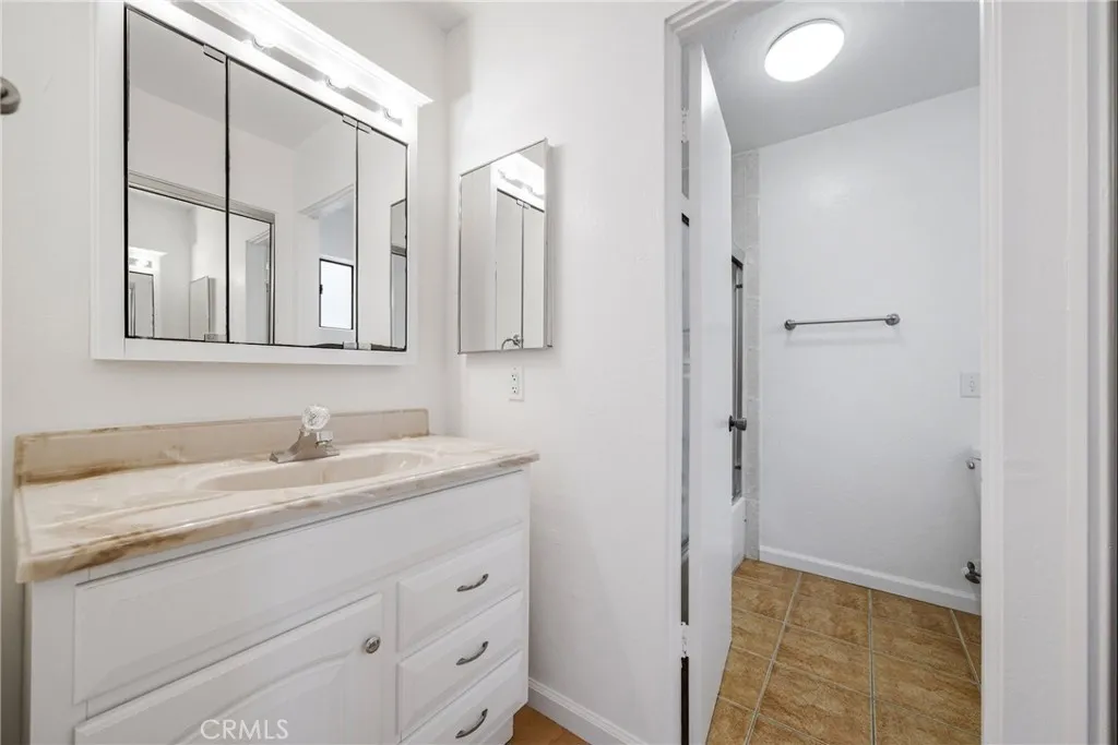 820 W Balboa Boulevard, Newport Beach, California 92661 home-pic-40