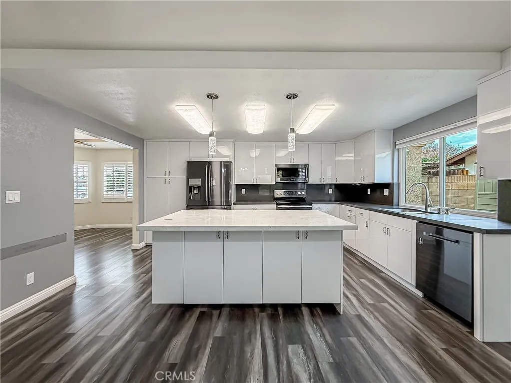 1814 Glenview Avenue, Simi Valley, California 93063 home-pic-5