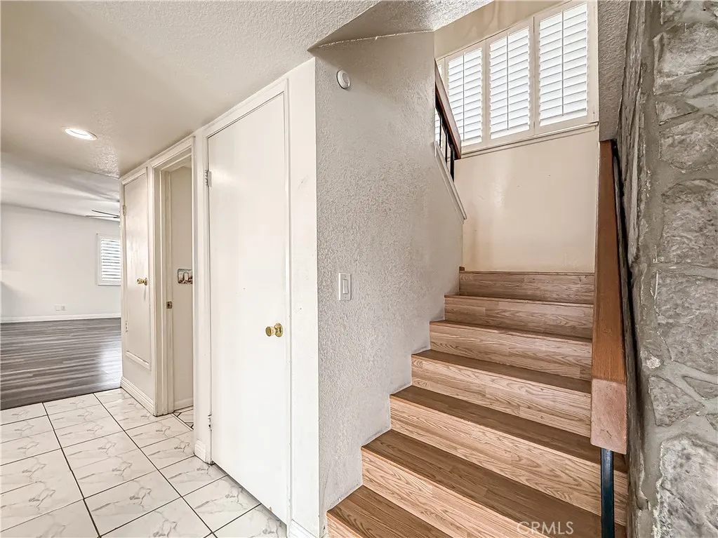 1814 Glenview Avenue, Simi Valley, California 93063 home-pic-10