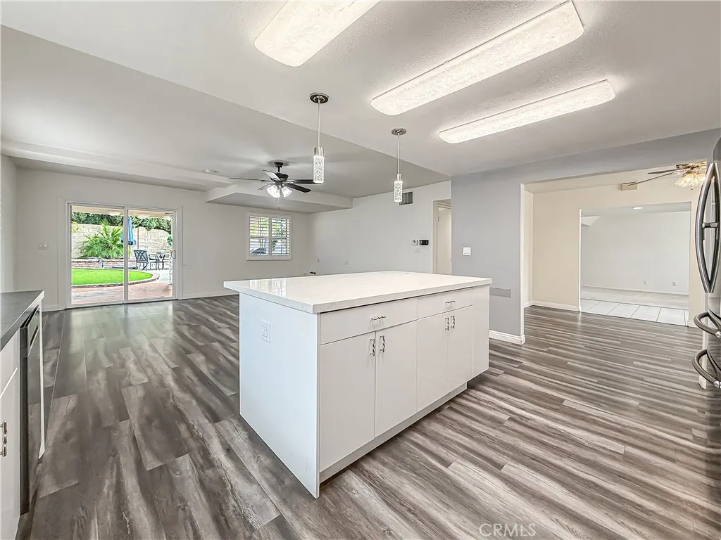 1814 Glenview Avenue, Simi Valley, California 93063 home-pic-8