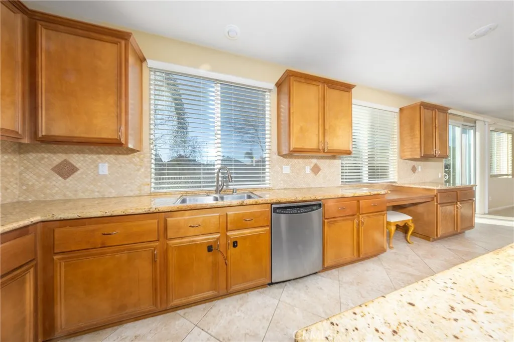 29275 Moon Hill Court, Menifee, California 92584 home-pic-18