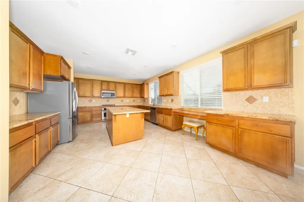 29275 Moon Hill Court, Menifee, California 92584 home-pic-17