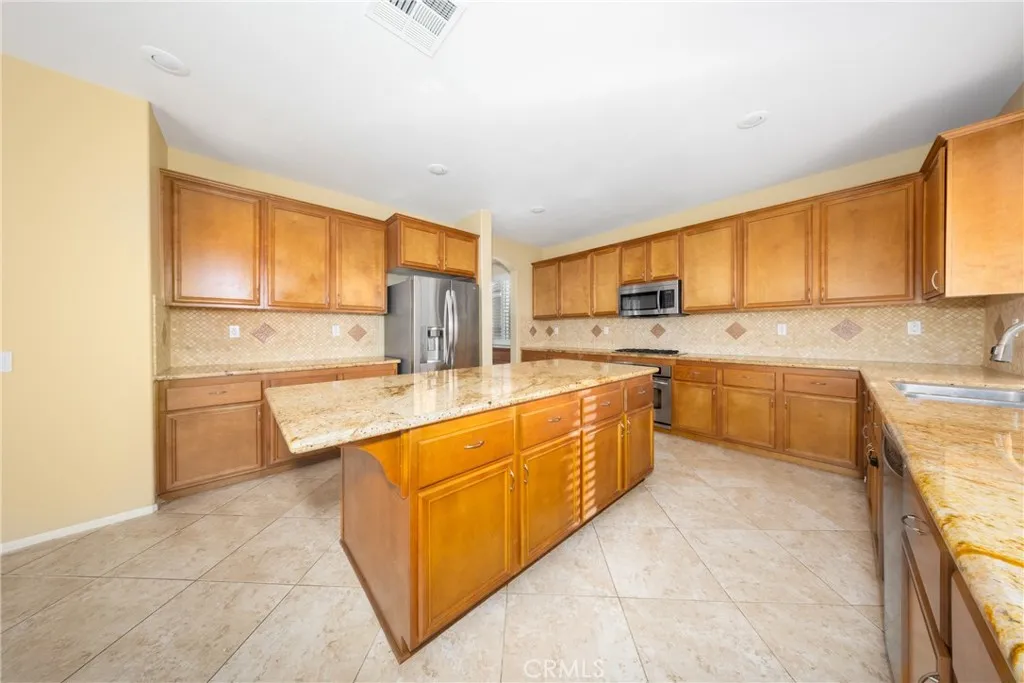 29275 Moon Hill Court, Menifee, California 92584 home-pic-16