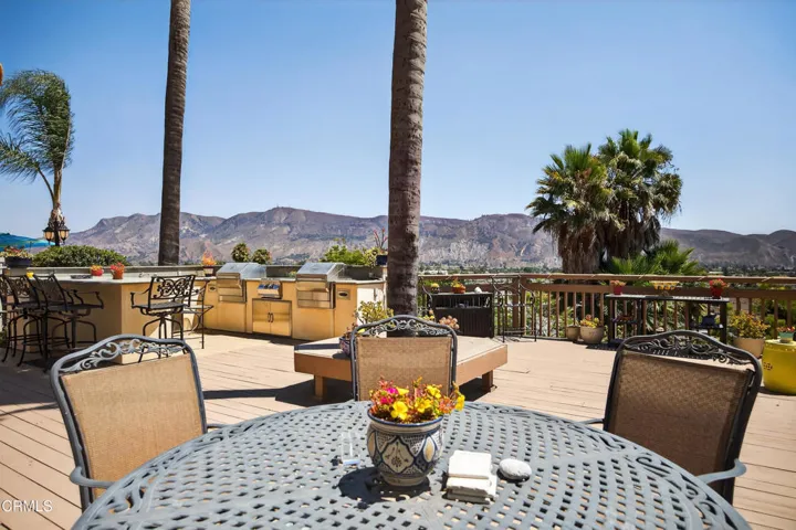 64-print-058_UpmarketMedia_535R-53