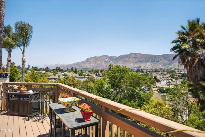 61-print-076_UpmarketMedia_535R-71