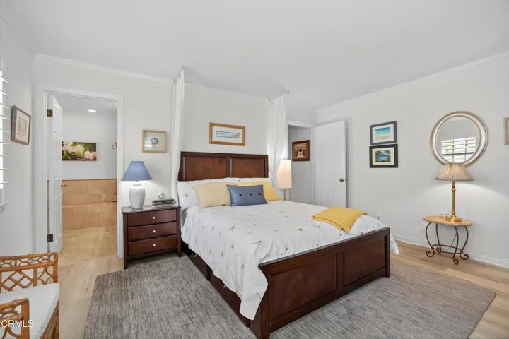 42-print-077_UpmarketMedia_535R-233