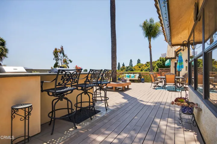 51-print-051_UpmarketMedia_535R-43