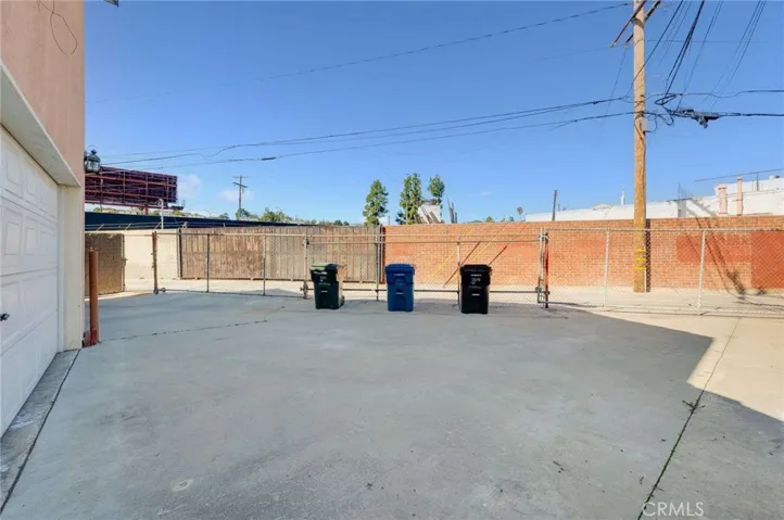 Rear Unit additional Parking Area