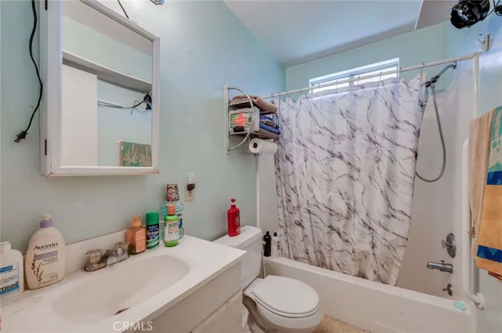 Bonus Unit Full Bathroom