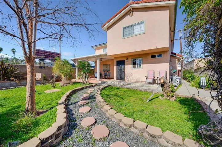 Rear Unit & Enclosed Backyard