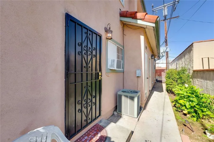 Bonus Unit Entry & Walkway