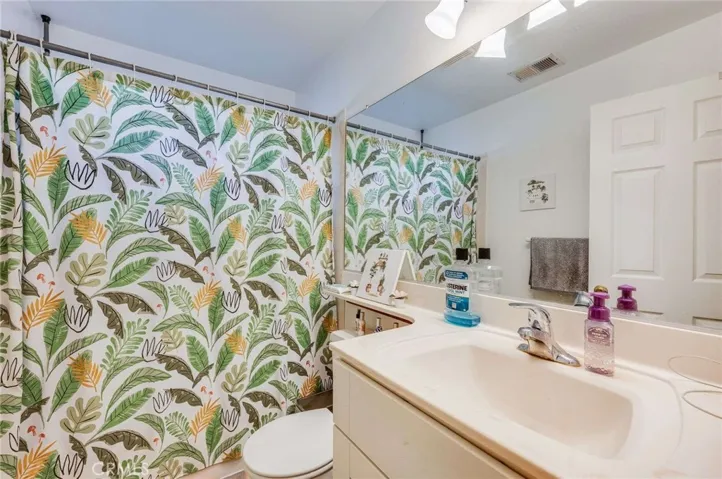 Rear Unit full Bathroom 2