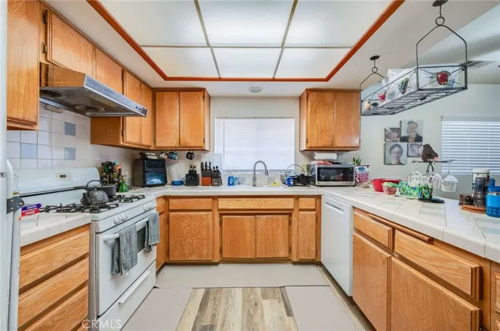 Rear Unit Kitchen
