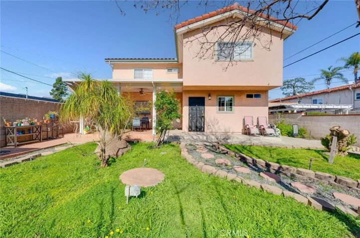 Rear Unit & Enclosed Backyard