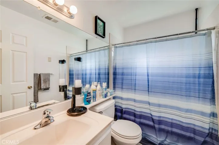 Rear Unit Full Bathroom 1