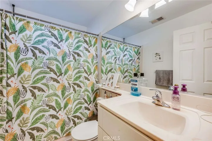 Rear Unit full Bathroom 2