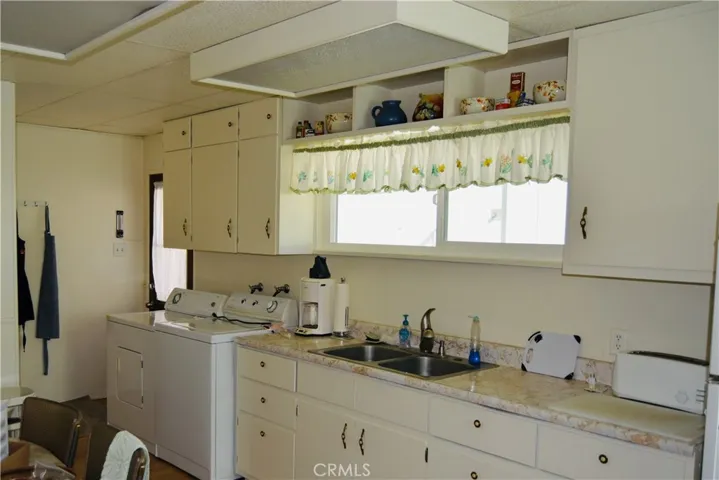main level kitchen