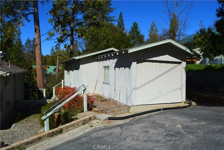 1 car garage with workshop/storage area