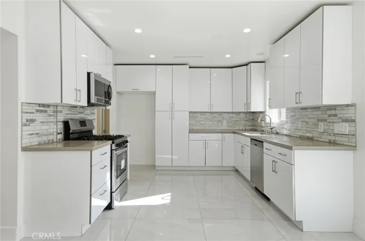 6015 Laurelgrove, North Hollywood, California 91606