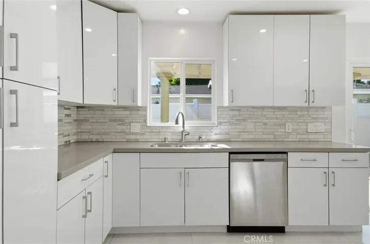 6015 Laurelgrove, North Hollywood, California 91606
