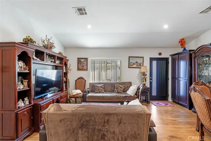 6015 Laurelgrove, North Hollywood, California 91606