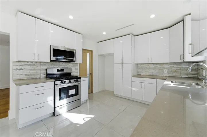 6015 Laurelgrove, North Hollywood, California 91606