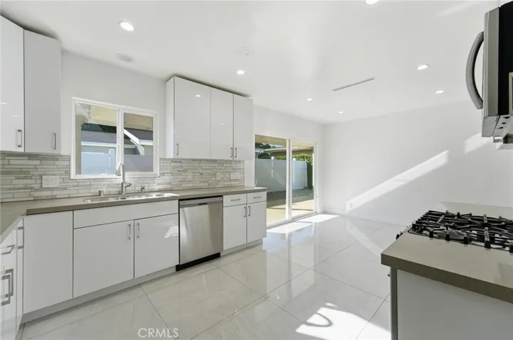 6015 Laurelgrove, North Hollywood, California 91606
