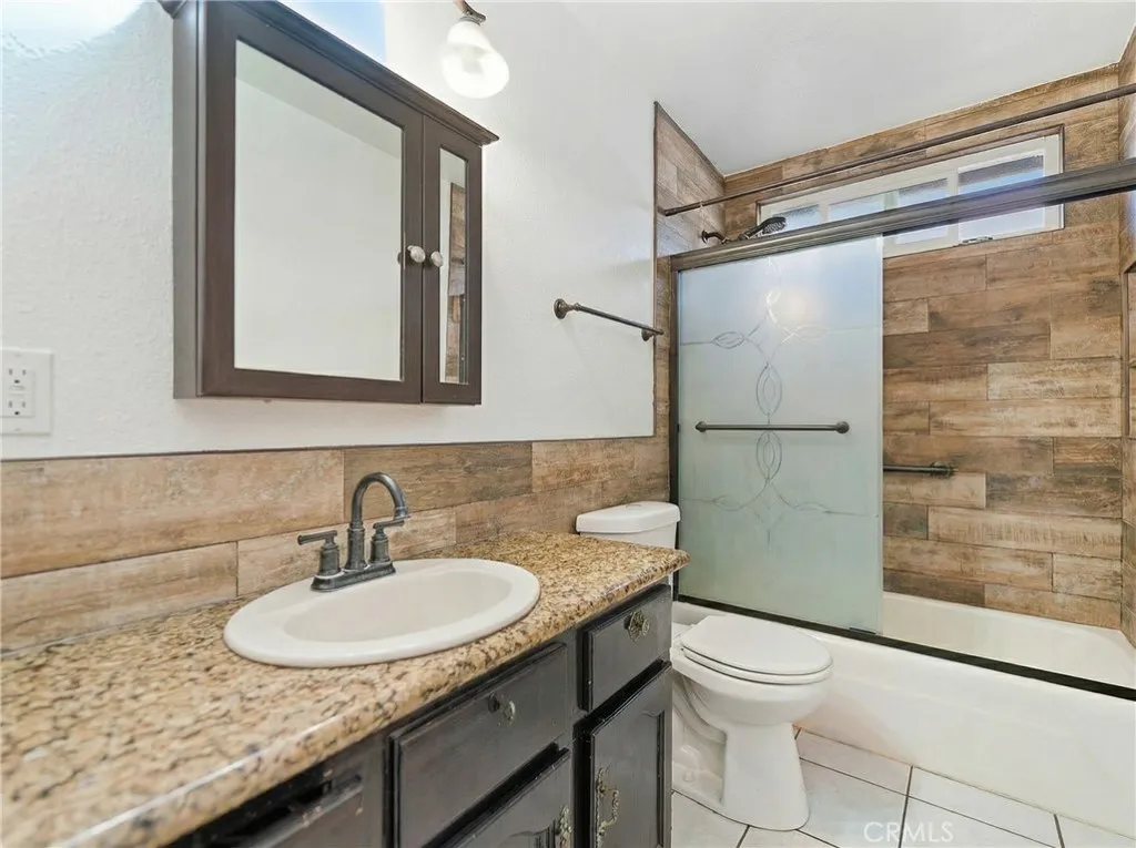 8211 Wilbarn, Paramount, California 90723 home-pic-21