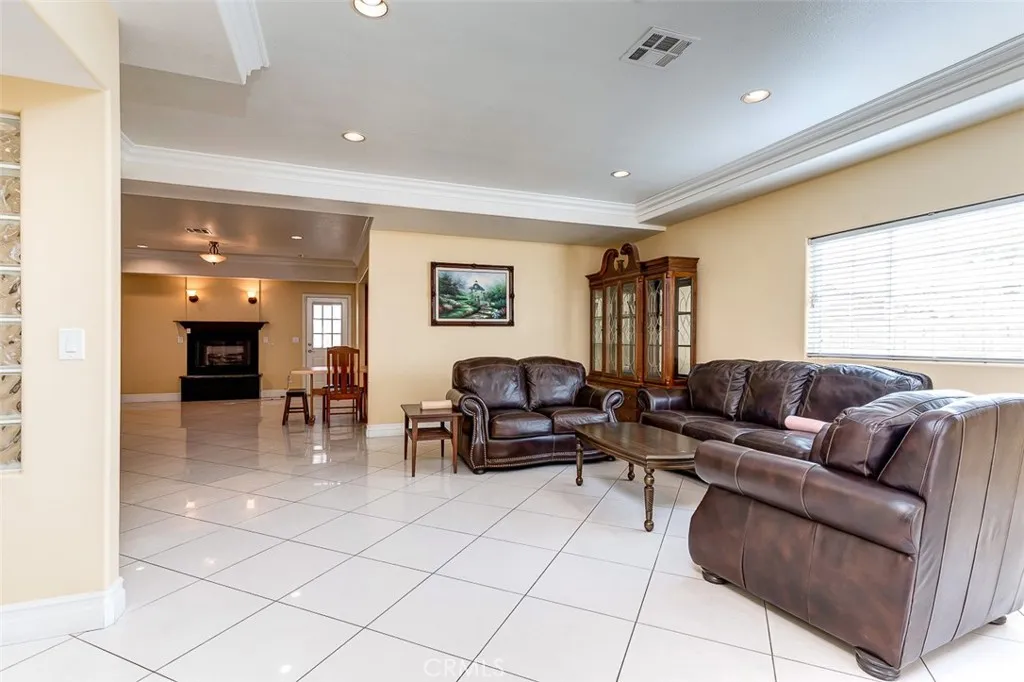 4326 Clara, Cudahy, California 90201 home-pic-9