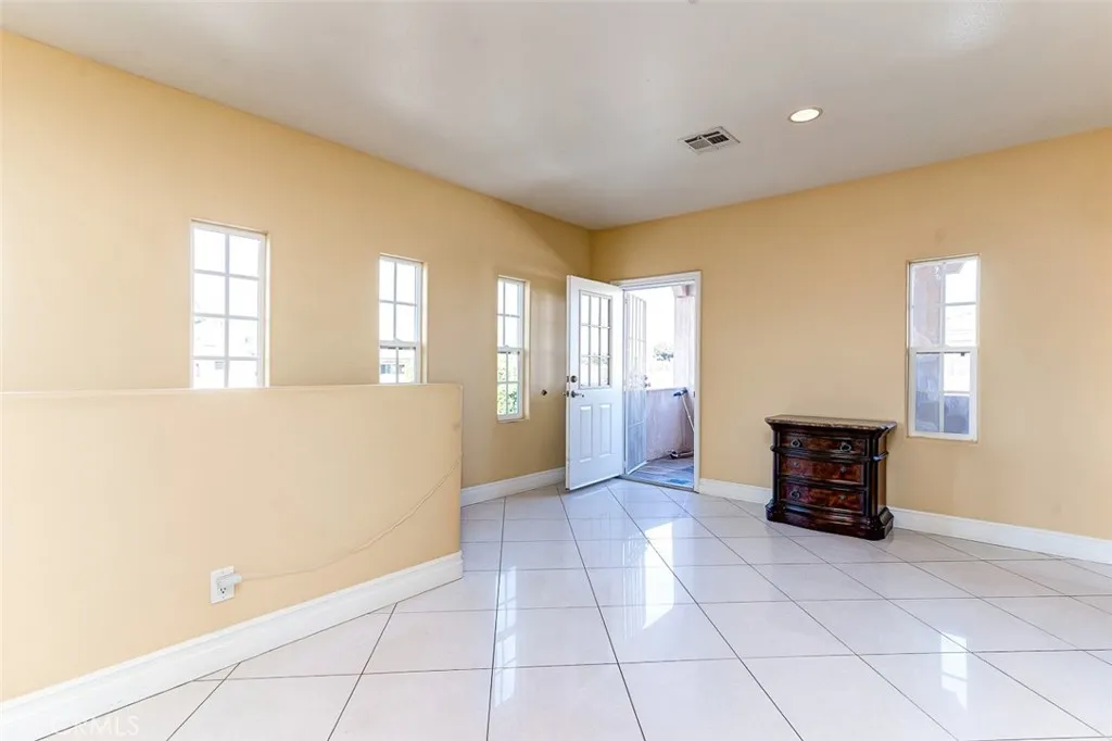 4326 Clara, Cudahy, California 90201 home-pic-19