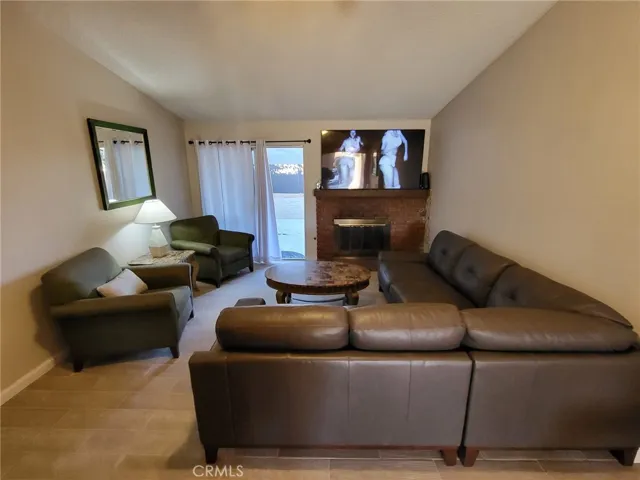 44025 Glenraven, Lancaster, California 93535