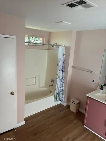 44025 Glenraven, Lancaster, California 93535