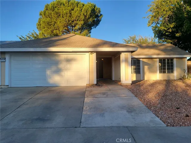 44025 Glenraven, Lancaster, California 93535