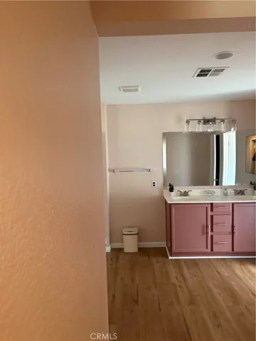 44025 Glenraven, Lancaster, California 93535