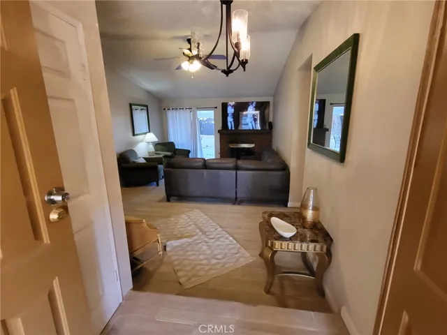 44025 Glenraven, Lancaster, California 93535