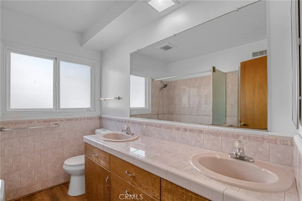 10352 Hayvenhurst Avenue, Granada Hills, California 91344 home-pic-13