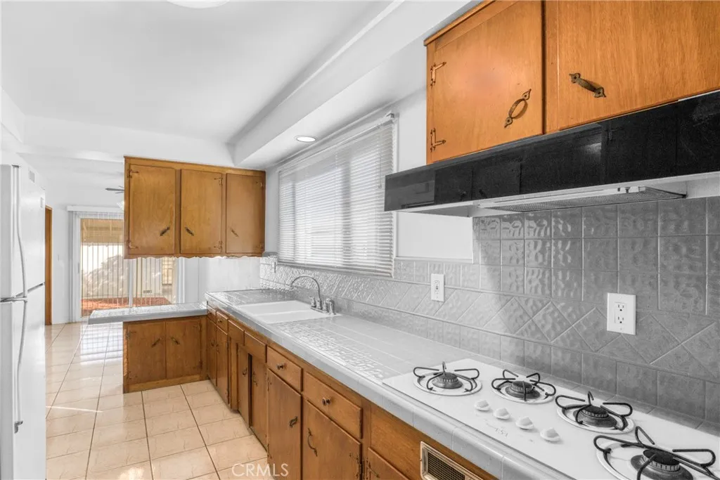 10352 Hayvenhurst Avenue, Granada Hills, California 91344 home-pic-7