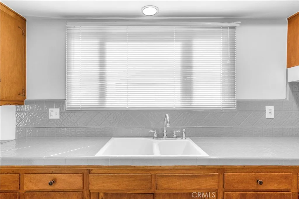 10352 Hayvenhurst Avenue, Granada Hills, California 91344 home-pic-8