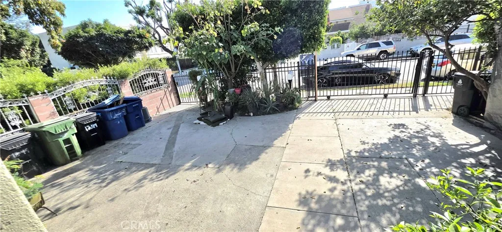 1249 1251 W 39th Street 2, Los Angeles, California 90037 home-pic-13