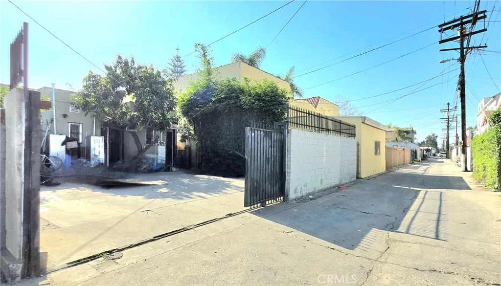 1249 1251 W 39th Street 2, Los Angeles, California 90037 home-pic-6