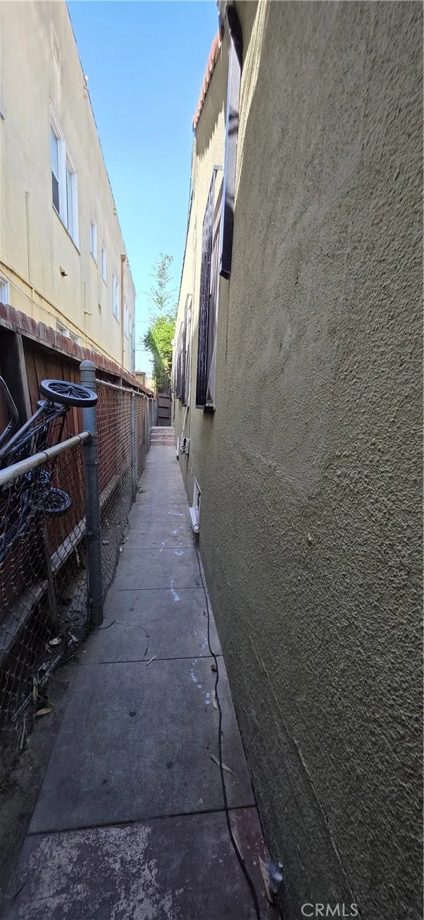 1249 1251 W 39th Street 2, Los Angeles, California 90037 home-pic-11