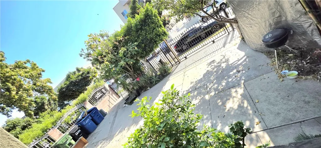 1249 1251 W 39th Street 2, Los Angeles, California 90037 home-pic-12