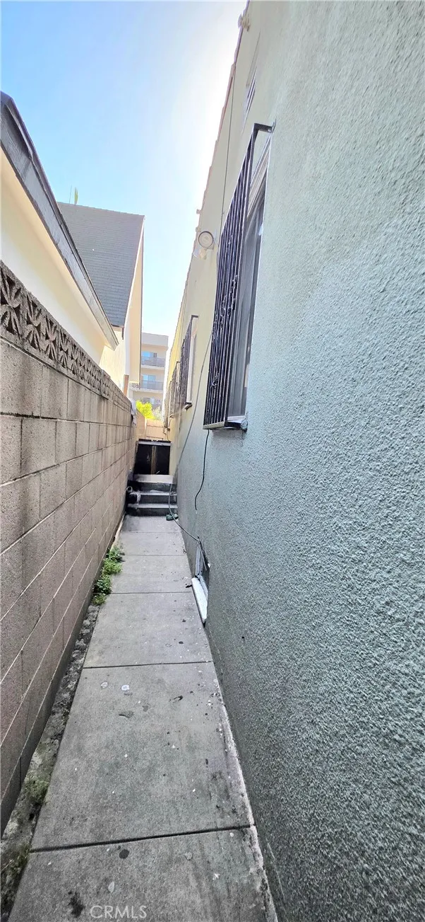1249 1251 W 39th Street 2, Los Angeles, California 90037 home-pic-8