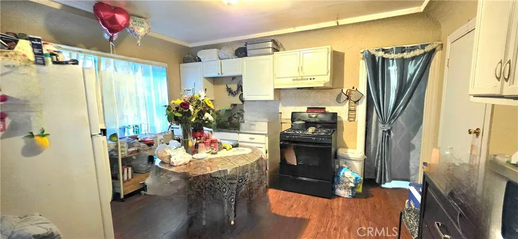 1249 1251 W 39th Street 2, Los Angeles, California 90037 home-pic-16