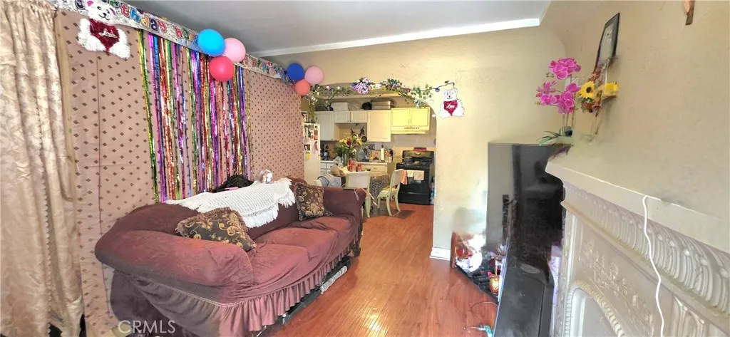 1249 1251 W 39th Street 2, Los Angeles, California 90037 home-pic-14