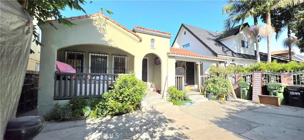1249 1251 W 39th Street 2, Los Angeles, California 90037 home-pic-1