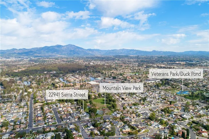 Areal view of Lake Forest with markers for the property, Mountain View Park, and Veterans Park / Duck Pond
