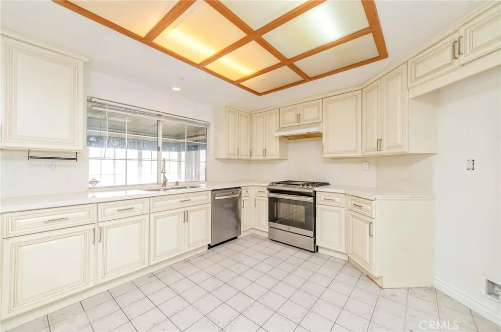 7915 Ocean, Fontana, California 92336 home-pic-16